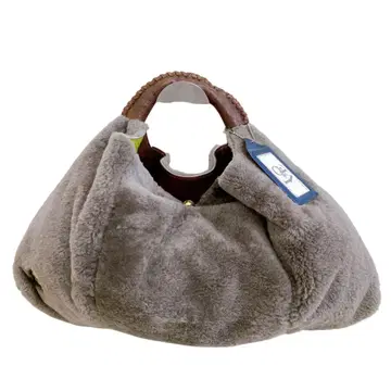 새상품급 ADMJ 액세소와 드 마드모아젤 무스탕 퍼 핸드백