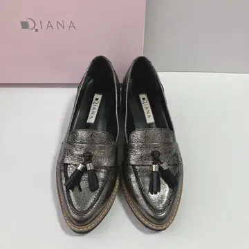 DIANA 실버 태슬 로퍼 21.5cm