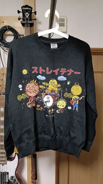 스트레이테너 캐릭터 맨투맨 MEDIUM 블랙