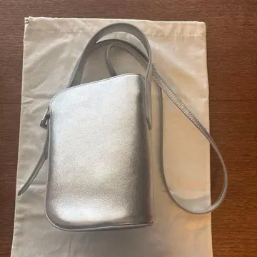 새상품급 J&MDavidson 숄더백 쿠이버 버킷 미니 실버