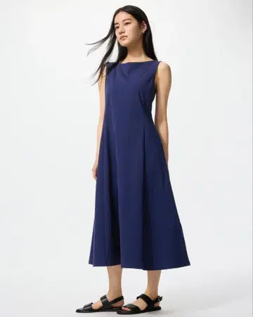 유니클로 울트라 스트레치 에어리즘 원피스 기장 짧음 네이비 XS 새상품