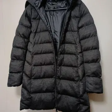 UNIQLO 다크 그레이 후드 부착 롱 다운 자켓