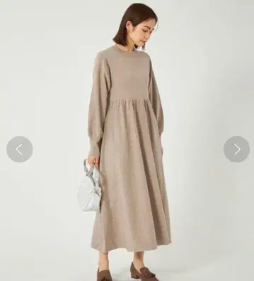 그린 라벨 릴랙싱 긴팔 롱 니트 원피스 베이지