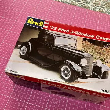 '32 Ford 3-Window Coupe 1:25 스케일 모델 키트