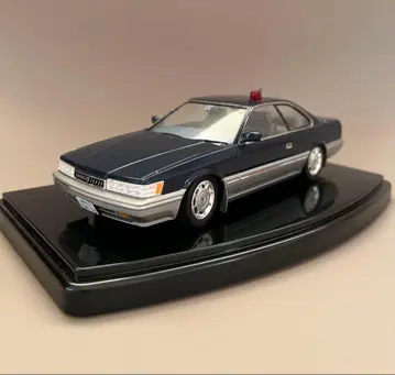 위험한 형사 항구 3호 1/24 닛산 레퍼드 알티마 F31 전반기 완성품