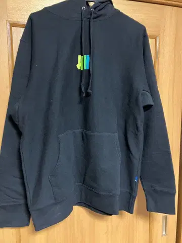 택 포함 새상품 undefeated 후드티 HOODY