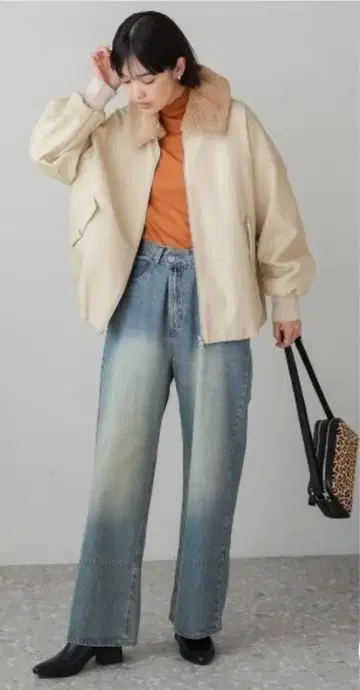 Bou Jeloud 인조 가죽 보아 옷깃 부착 자켓