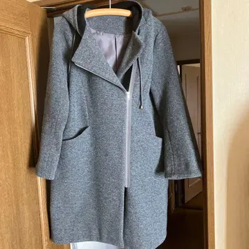 후드 부착 그레이 코트