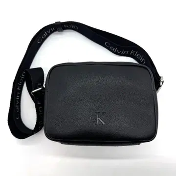 캘빈클라인 숄더백 카메라백 CK 로고 블랙 가죽