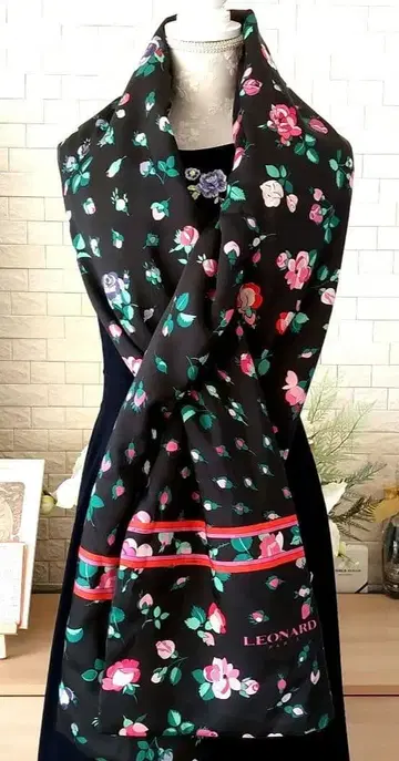 컨디션 최상 레오나르 로고 충전솜 리버서블 롱 스톨 택 포함