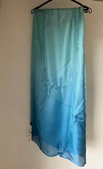 [미사용 새상품] 토미오카 실크 그라데이션 블루 스톨