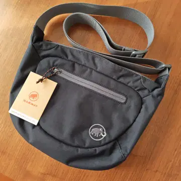 마무트 MAMMUT 숄더백 Round 4L black