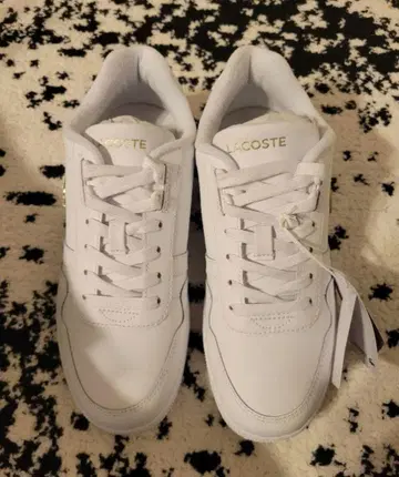 LACOSTE 화이트 스니커즈