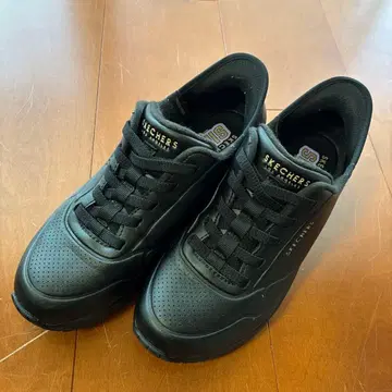 SKECHERS SLIP-INS 블랙 스니커즈