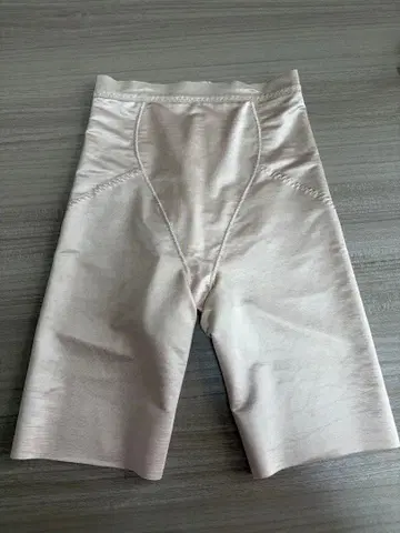 THE TREAT DRESSING 베이지 브라이덜 이너