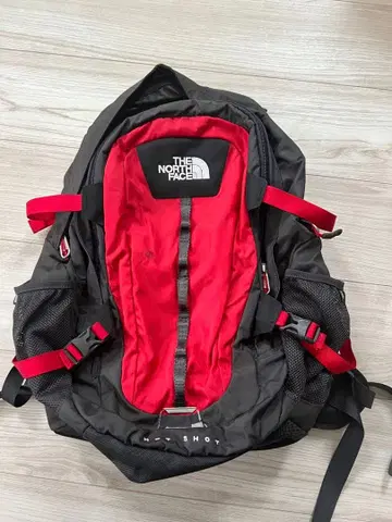 THE NORTH FACE SHOTS 백팩 블랙/레드