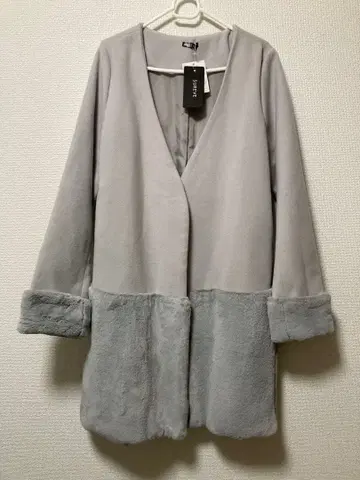 SUREVE 슈 인조 모피 퍼 장식 절개 노카라 코트