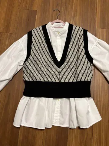 Spick & Span V넥 니트 베스트