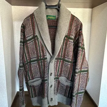 그레이 계열 체크 무늬 니트 가디건