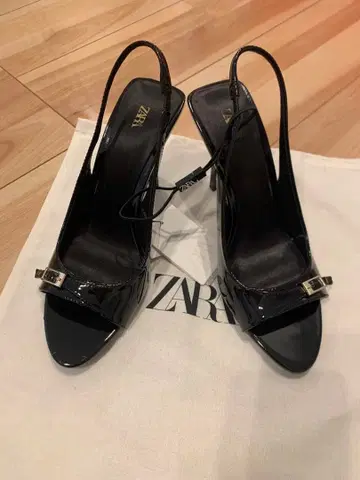 ZARA 블랙 하이힐 샌들 택 포함 미사용 새상품