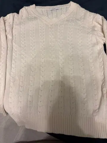 INHERIT 케이블 니트 V넥 스웨터 화이트