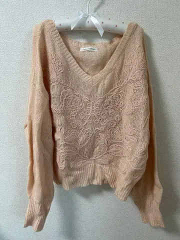 [새상품급] natural couture 천축 자수 니트