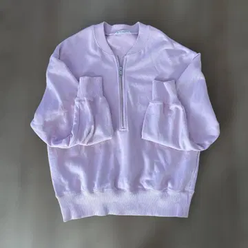 뷰티&유스의 핑크 트레이닝복