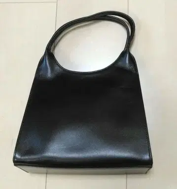 블랙 가죽 토트백