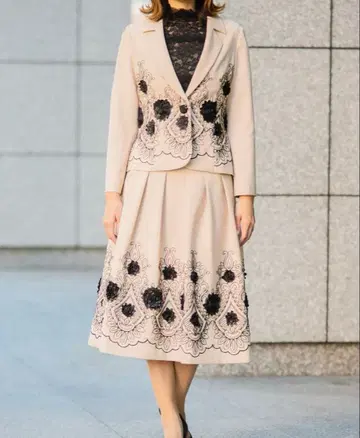 [컨디션 최상] CHRISTIAN 자수입 자켓, 스커트 세트