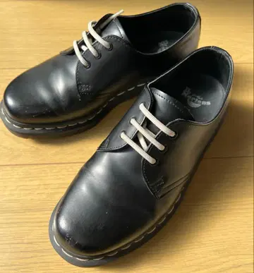 닥터 마틴 3홀 화이트 스티치 24.5