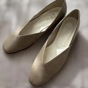 새상품 Metal Rouge 로우힐 펌프스