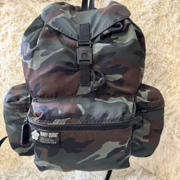 컨디션 최상 미사용급 MARY QUANT 백팩 카키 카모플라쥬 지퍼 포켓