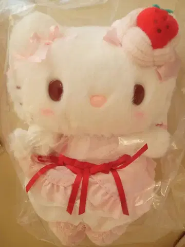 완전 미개봉 새상품 헬로키티 딸기 휘핑 케이크 마스코트 백참