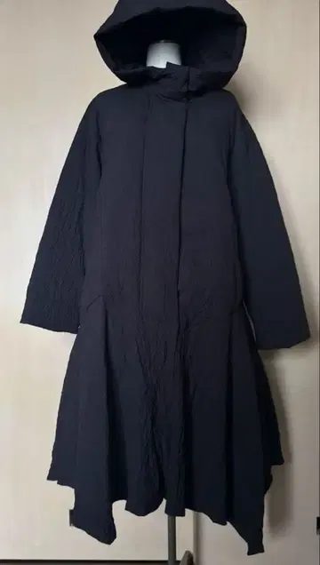 센소유니코 메후 라이트 다운 비대칭 롱 코트 블랙 진깃털