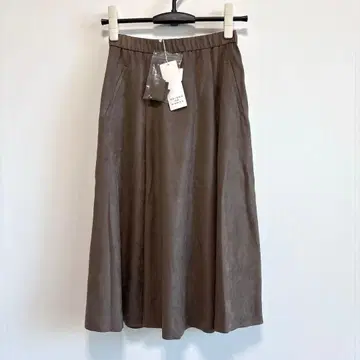 MAISON DE WOMAN 이세탄 스웨이드 플레어 스커트