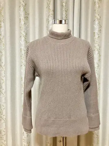 23AW 베르메이유 이에나 리브 편직 긴팔 하이넥 스웨터