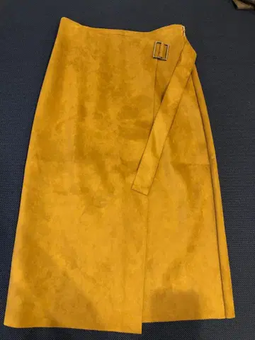 Tomorrow land 스웨이드 느낌 타이트 스커트