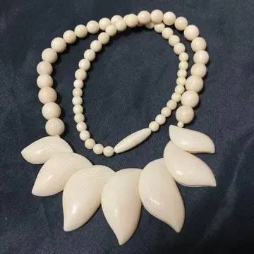 앤티크한 리프 모티브 목걸이