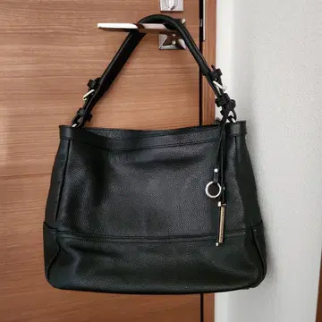 블랙 가죽 숄더백 원 숄더 참 포함 천연 가죽