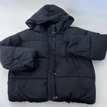 블랙 후드 부착 다운 자켓