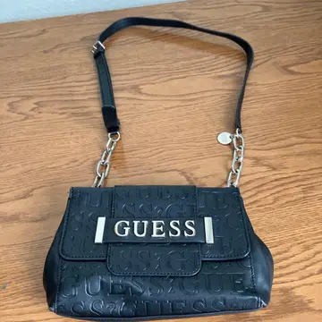 GUESS 블랙 숄더백