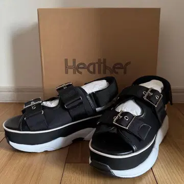 [ 미사용 새상품 ] 헤더 여성용 더블 벨트 스포츠 샌들 L 사이즈