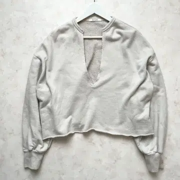 Whim Gazette V넥 맨투맨 풀오버 라이트 베이지