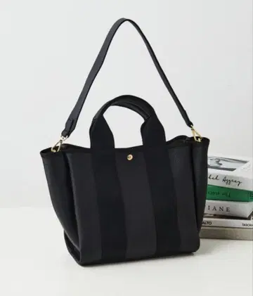 새상품 굵은 숄더 스트랩 포함 2way 테이프 토트백 M