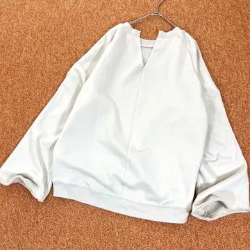 코큐카 스키퍼 오버 사이즈 맨투맨 플레어 소매 컷오프 트레이너