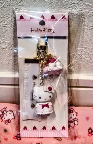 헬로키티 키링 (딸기 휘핑 케이크)