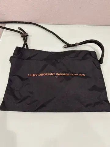 WCJ 블랙 숄더백