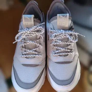 새상품급! Puma RS-0 화이트/그레이 스니커즈