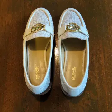 MICHAEL KORS 화이트 로퍼