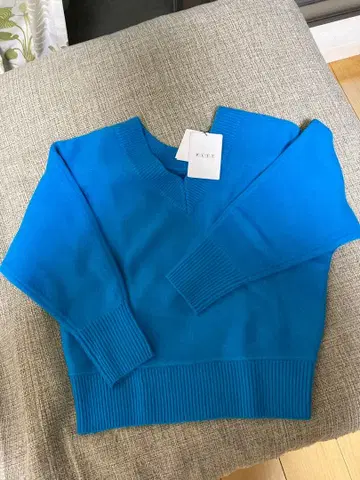 택 포함 새상품 PLST 플라스테 니트 V넥 블루 S 사이즈